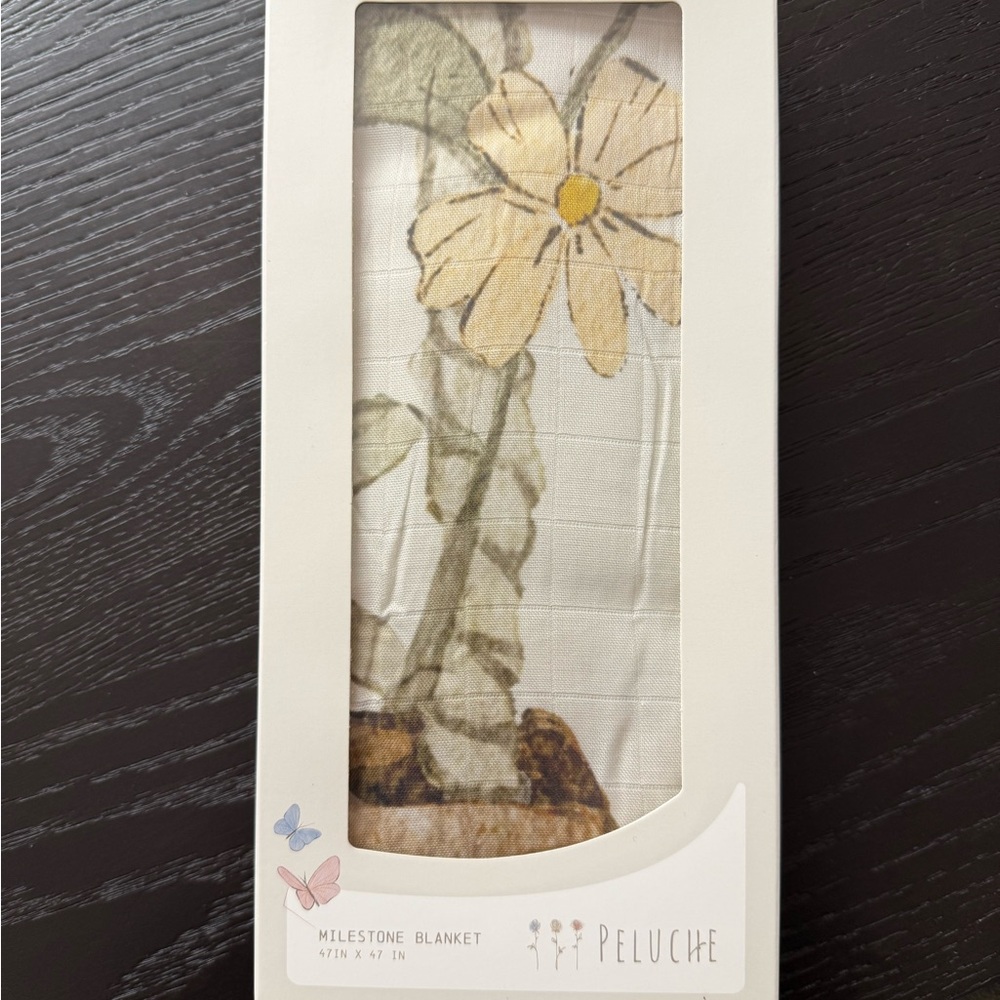 Peluche Milestone Blanket with Floral Design